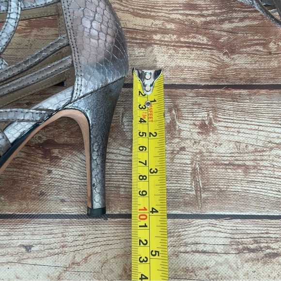 NEIMAN MARCUS SILVER CAGE SANDAL -WEDDING, PROM SIZE 6.5 - Picture 12 of 13